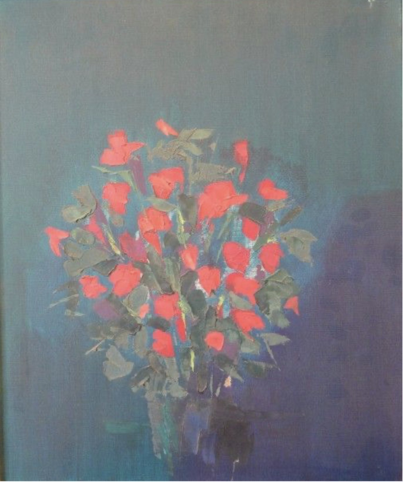 Vase de roses rouges